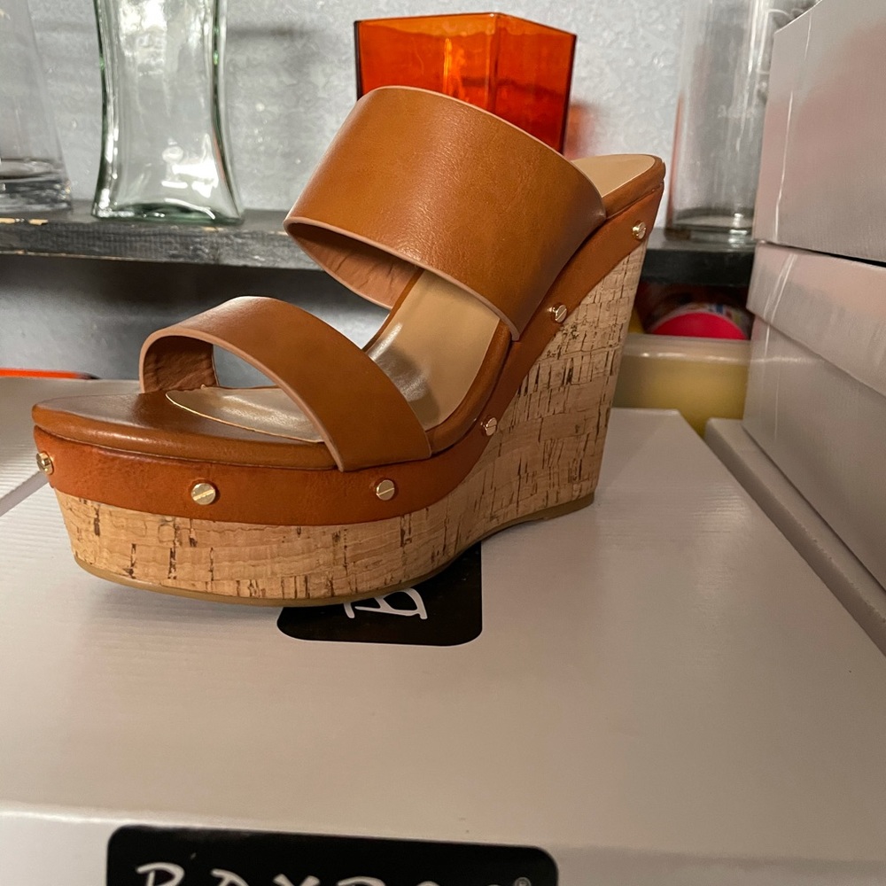 Platforms - Picture 2 of 2